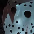 Homem com máscara de Jason morre esfaqueado após briga de bar imagem