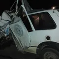 Homem morre após carro bater de frente com carretas na Bahia imagem