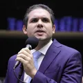 Hugo Motta promete levar projeto da anistia para líderes da Câmara imagem