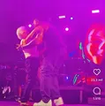 Idosa vai até o chão em show de Tony Salles no interior da Bahia; veja imagem