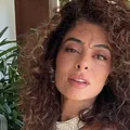Juliana Paes surpreende funcionários de restaurante na Bahia imagem