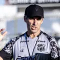 Léo Condé critica arbitragem após pênalti polêmico para o Bahia imagem
