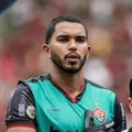 Lucas Arcanjo alcança 200 jogos pelo Vitória na partida contra o Ceará imagem