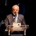 Lula compara redes sociais a poder absolutista e quer regulamentação imagem