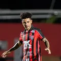 Matheuzinho encara dores e é relacionado para duelo na Sul-Americana imagem