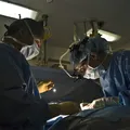 Médico é multado após tirar foto íntima de paciente em coma imagem