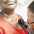 Mito de que pessoas pretas não têm câncer de pele afeta diagnóstico e casos avançam imagem
