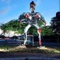 Monstro no Trânsito: escultura alerta para perigos nas vias em Salvador imagem