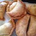 Mulher envenena pasteis e mata 40 membros de facção criminosa imagem
