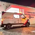 Mulher tem os lábios mordidos ao tentar separar briga de casal imagem