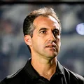 No Ceará, Léo Condé enfrenta o Vitória pela primeira vez após saída imagem