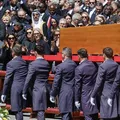 No Vaticano, Lula diz que papa fez história ao combater desigualdades imagem