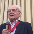Othon Bastos recebe medalha e celebra: “Estar sempre em ação” imagem