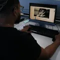 Perigo no mundo real e virtual: famílias podem prevenir crimes sexuais imagem