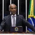 Romário pede indiciamento de tio de Paquetá em relatório da CPI das apostas imagem