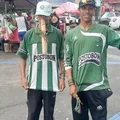 Sem dinheiro, colombianos tentam a sorte para comprar ingressos imagem
