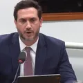 Sem emprego, ex-diretor da Americanas abre boteco na Rocinha imagem