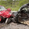 Sobrinho perde direção de carro e bate de frente com veículo de tio imagem