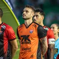 Thiago Carpini confirma que goleiro do Vitória está lesionado imagem