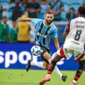 Torcida do Vitória faz boneco de Judas com foto de Wagner Leonardo imagem