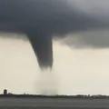Tornados e tempestades deixam ao menos 17 mortos nos EUA imagem
