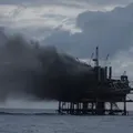 Trabalhadores ficam feridos após incêndio em plataforma da Petrobras imagem