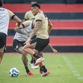 Treino do Vitória é marcado por específicos; Janderson trabalha finalizações imagem