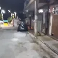 Trisal é flagrado fazendo sexo em praça de Salvador imagem