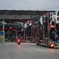 Trump impõe tarifa de 25% sobre carros importados e abala mercado global imagem