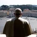 VÍDEO: Na pandemia, Papa Francisco rezou sozinho na Praça de São Pedro imagem