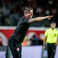 Vasco faz sondagem por Thiago Carpini imagem