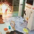 Vídeo forte: criança sofre descarga elétrica grave após brincadeira imagem
