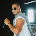 Xanddy leva roda de samba à Flórida com show intimista imagem