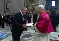 Alckmin se encontra com Papa Leão XIV e entrega convite imagem