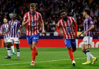 Álvarez brilha, Atlético vence Valladolid e encosta na liderança de La Liga
