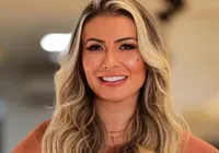 Andressa Urach anuncia candidatura política e pede sugestão a fãs