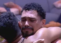 Aos prantos, Vinicius abre o coração no BBB: "Sou bissexual" imagem