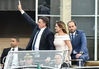Após briga, Carlos elogia atitude de Michelle Bolsonaro: “Leoa” imagem