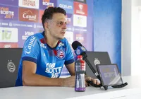 Arias celebra título baiano e admite sofrimento por ver final de fora imagem