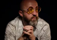 "As pessoas estão casadas com o celular, não com o outro", diz Fabrício Carpinejar