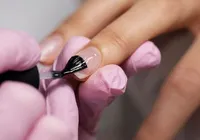 Atriz da Globo choca web ao revelar que mãe trabalha como manicure imagem