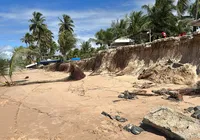 Avanço do mar assusta e prefeitura adota medidas em Guarajuba imagem