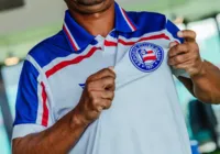 Bahia lança camisa retrô inspirada nos uniformes de 1998 e 1999 imagem