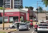Briga de trânsito: homens trocam socos em plena luz do dia; veja vídeo imagem