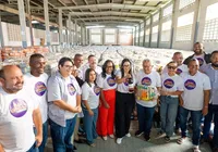 Caetano acompanha montagem de cestas de Páscoas em Camaçari imagem