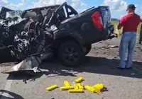 Carga mortal: caminhonete carregada de maconha e arma bate em ônibus imagem