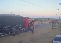 Carreta desgovernada causa morte de casal e fere criança na Bahia imagem