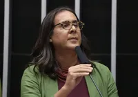 Deputada Duda Salabert diz ter gênero alterado em visto para os EUA imagem
