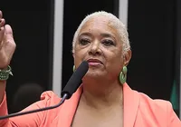 Deputada negra é barrada na Câmara e aponta racismo; veja imagem
