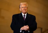 Donald Trump culpa Biden pela queda do PIB dos EUA imagem